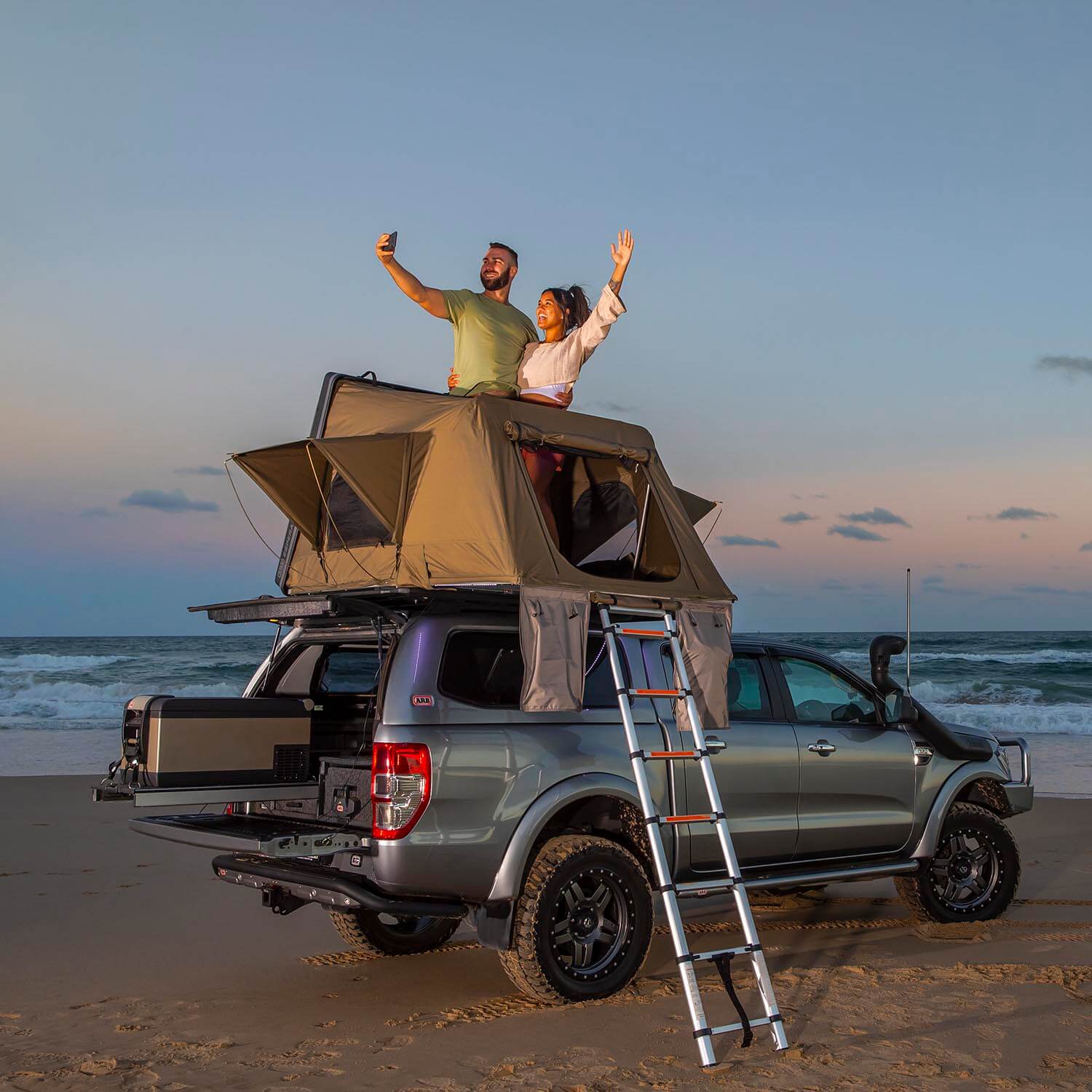 Esperance Compact Hard Shell Rooftop Tent - Image 2