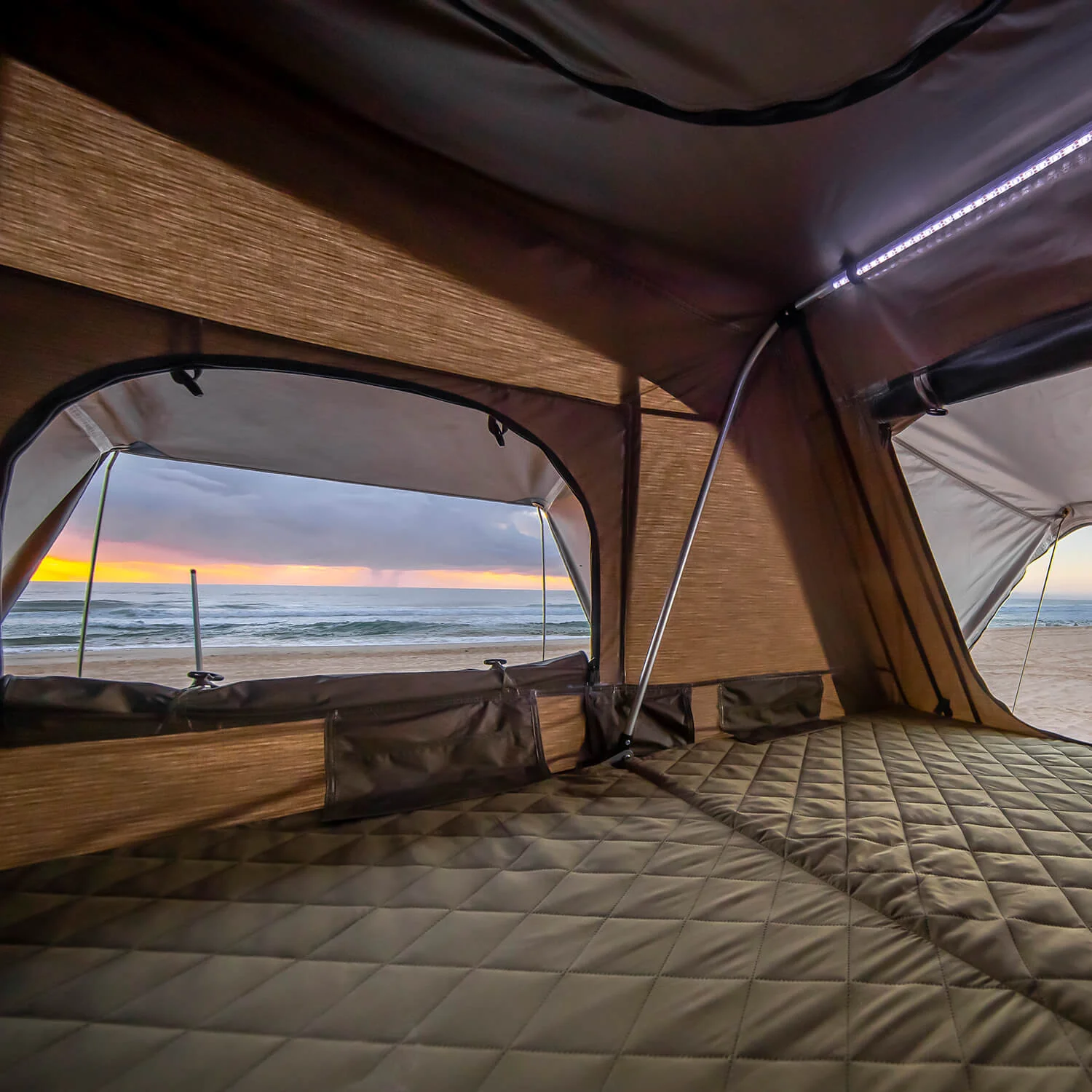 Esperance Compact Hard Shell Rooftop Tent - Image 6
