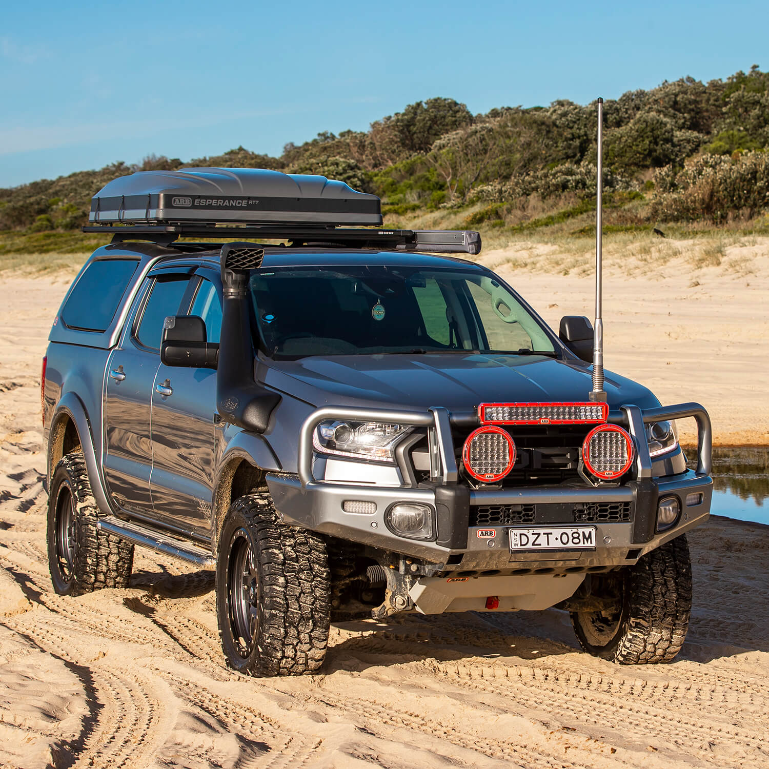 Esperance Compact Hard Shell Rooftop Tent - Image 8