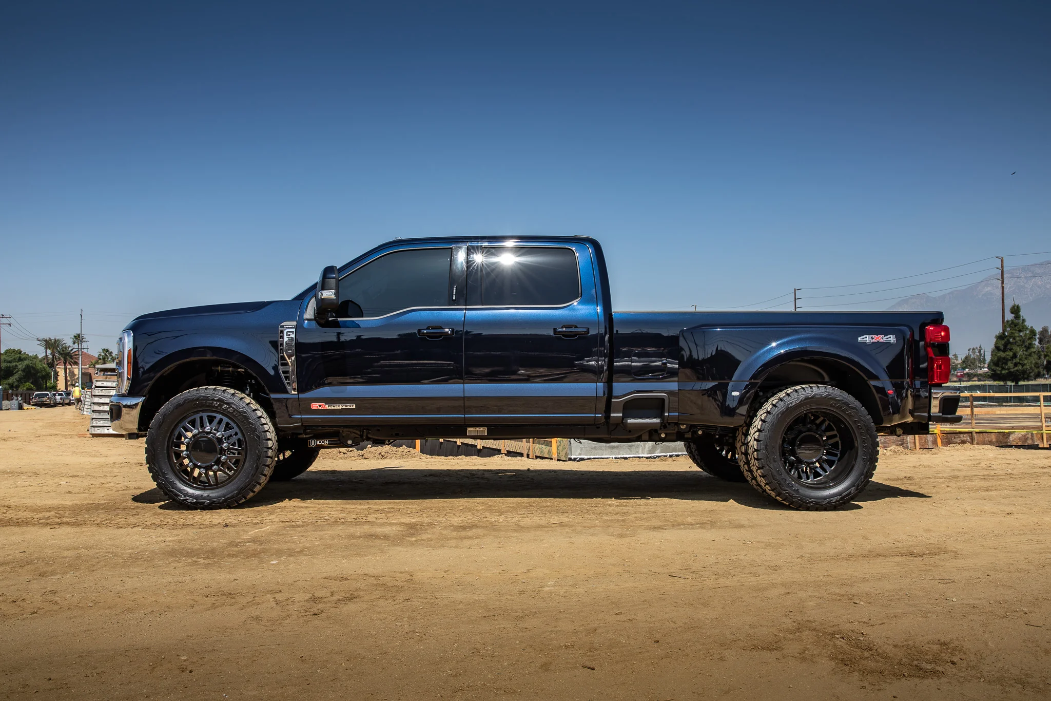 Icon 2.5" Stage 2 Suspension System w/Radius Arms Kit for 2023-2025 Ford F250 Super Duty Diesel - Image 2